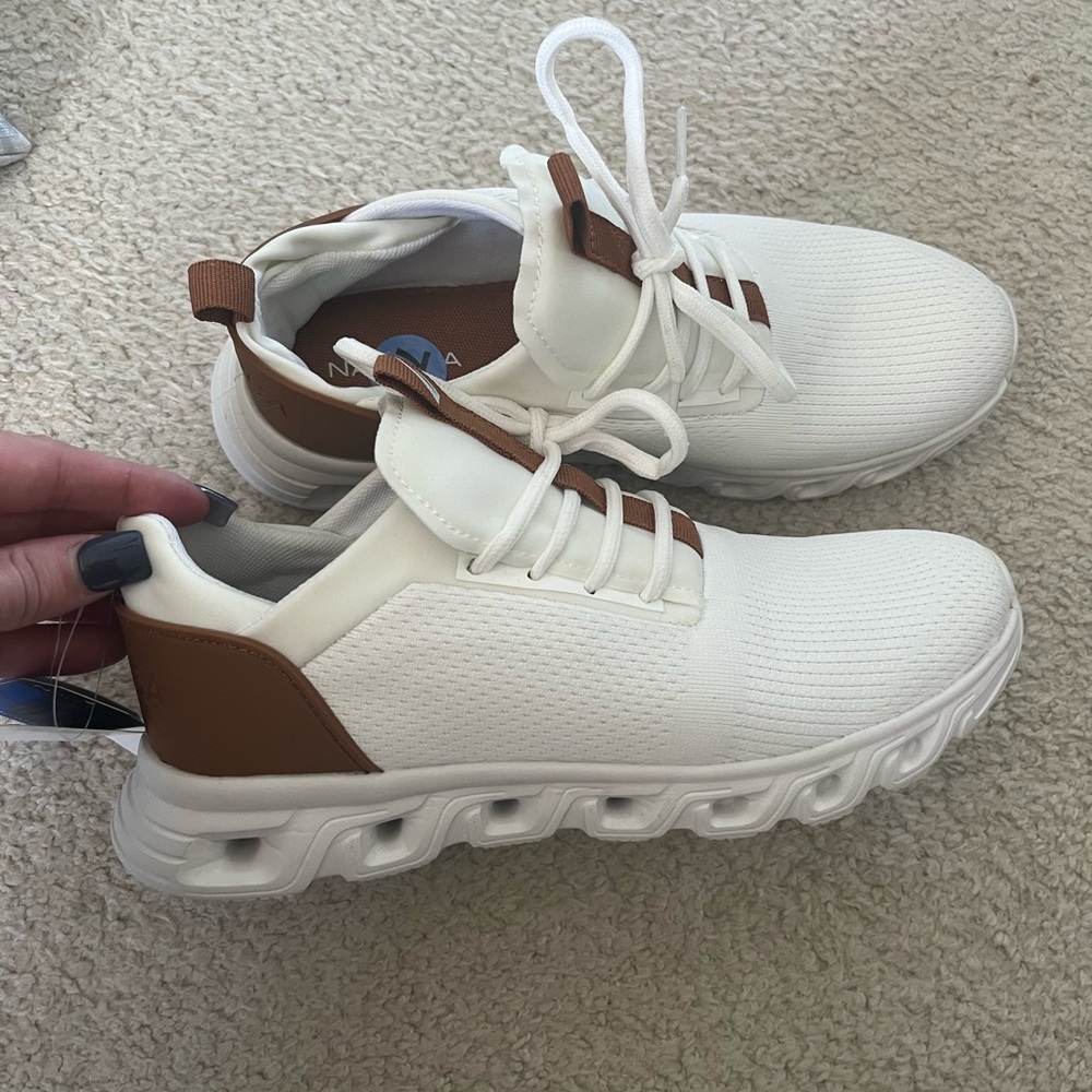 New women’s nautica sneakers